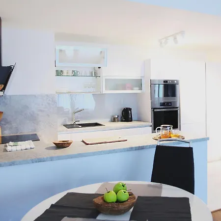 C U B E Modern Apt In Center Free Parking Apartamento