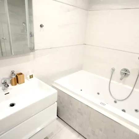 C U B E Modern Apt In Center Free Parking Apartament