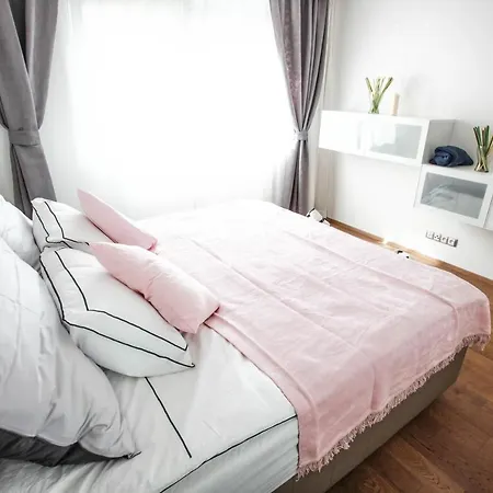 C U B E Modern Apt In Center Free Parking Διαμέρισμα *