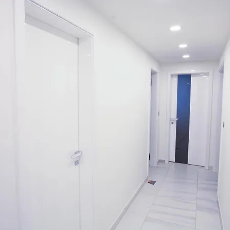 C U B E Modern Apt In Center Free Parking *