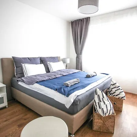 C U B E Modern Apt In Center Free Parking Διαμέρισμα *